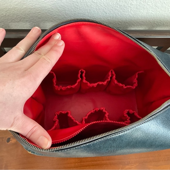 Vintage Gucci Train Case or Cosmetic Bag in Navy Leather in FVC - Picture 10 of 12